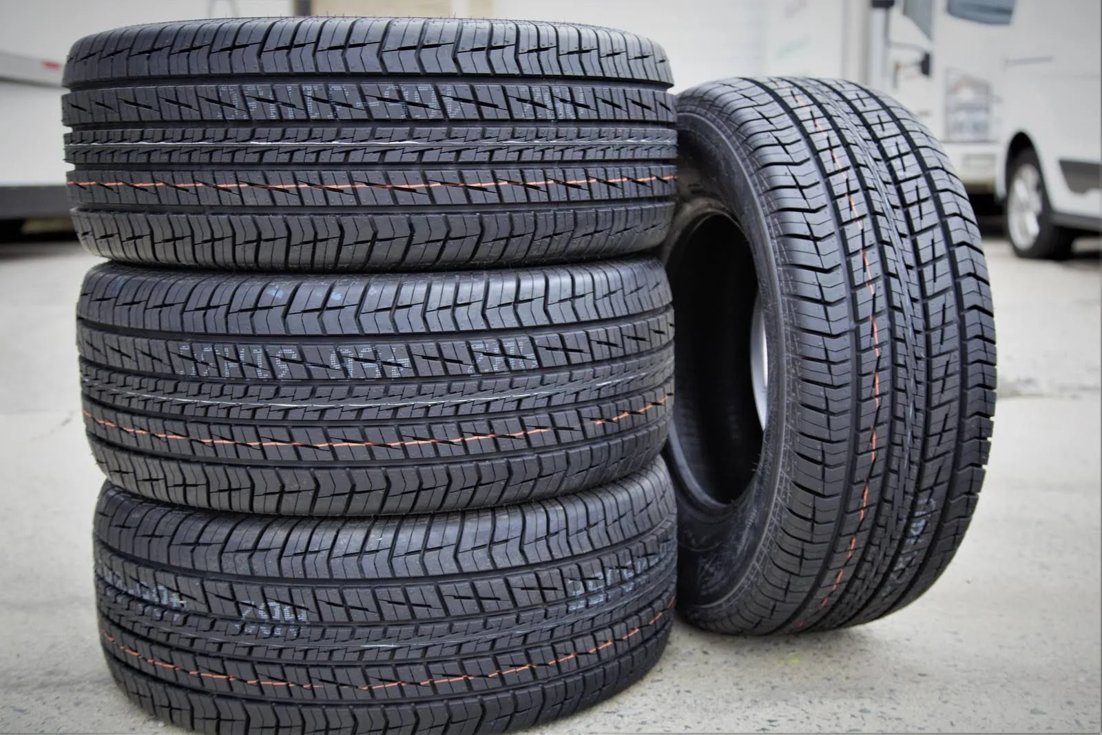 Firestone Firehawk Indy 500 275/60R15 107S Performance All Season Tire - Image 4