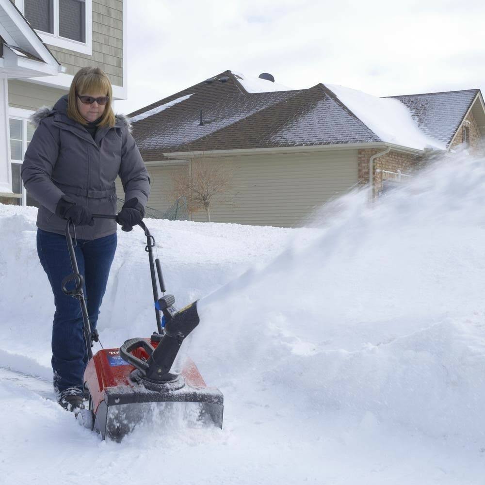 Toro Power Clear 518 ZE Snow Blower, 99cc, 4-Cycle, 18×22 - Image 4