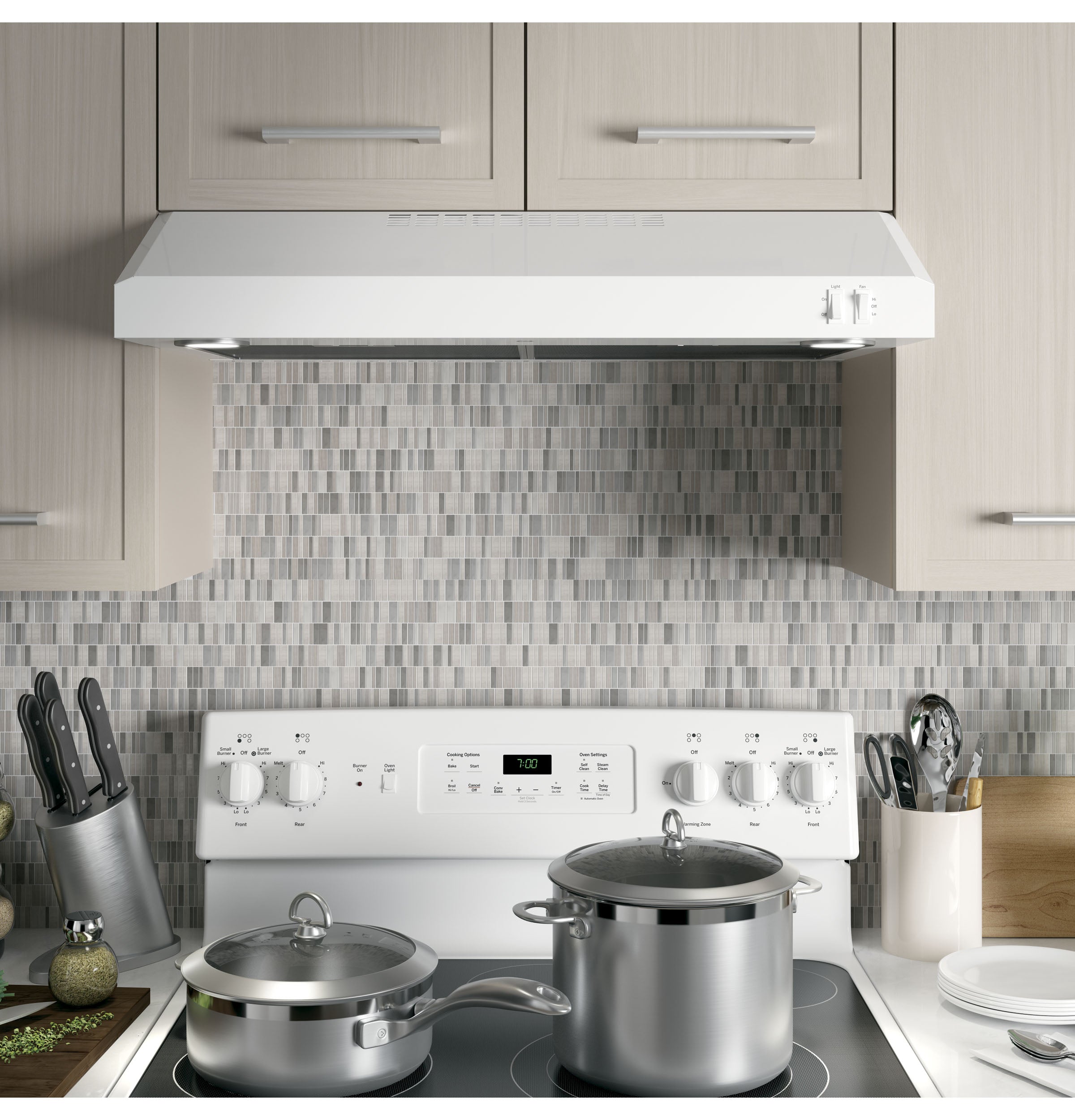 GE – 30 Convertible Range Hood – White on white
